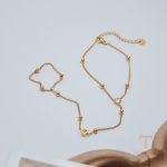 زاویه دیگر دستبند استیل ضدزنگ آبکاری طلای ۱۸ عیار برند J&D کد JDB0304004