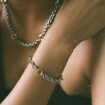 زاویه دیگر دستبند استیل ضدزنگ آبکاری دو رنگ برند J&D کد JDB0103020