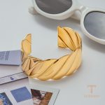 زاویه دیگر النگو استیل ضدزنگ آبکاری طلای ۱۸ عیار برند J&D کد JDB0104017
