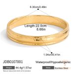 دستبند النگویی کلاسیک از استیل ضدزنگ با آبکاری طلای ۱۸ عیار برند J&D - تصویر 7