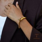 نمای نزدیک دستبند زنجیری آبکاری طلای ۱۸ عیار برند J&D کد JDB0107003