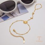 دستبند استیل ضدزنگ آبکاری طلای ۱۸ عیار نگین‌دار برند J&D کد JDB0306007