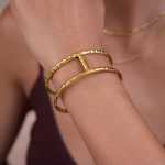 نمای نزدیک دستبند چندتایی آبکاری طلای ۱۸ عیار برند J&D کد JDB0307007