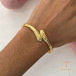 دستبند کاف استیل ضدزنگ آبکاری طلای ۱۸ عیار برند J&D کد JDB0307010