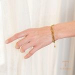 نمای نزدیک دستبند آبکاری طلای ۱۸ عیار برند J&D کد JDB201047-2