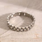 نمای نزدیک النگو آبکاری طلای ۱۸ عیار نگین‌دار برند J&D کد JDB2408015-S
