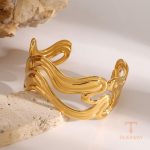 زاویه دیگر النگو استیل ضدزنگ آبکاری طلای ۱۸ عیار برند J&D کد JDB2409001