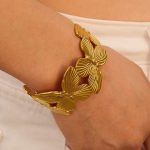 نمای نزدیک النگو آبکاری طلای ۱۸ عیار برند J&D کد JDBW2305012