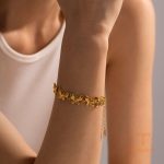 نمای نزدیک النگو آبکاری طلای ۱۸ عیار برند J&D کد JDBW2306014