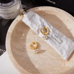 نمای بیشتر گوشواره آویز نگین اتمی زنانه کد JDE0107037