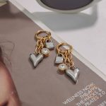 زاویه دیگر گوشواره استیل ضدزنگ آبکاری طلای ۱۸ عیار برند J&D کد JDE0112052