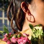 زاویه دیگر گوشواره استیل ضدزنگ آبکاری طلای ۱۸ عیار برند J&D کد JDE0208003