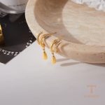 زاویه دیگر گوشواره استیل ۳۰۴ (رنگ ثابت) | استیل ضدزنگ | استیل ۳۱۶ (ضد حساسیت) آبکاری طلای ۱۸ عیار PVD برند J&D کد JDE0307068