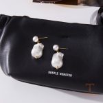 تصویر محصول گوشواره آویز آبکاری طلای ۱۸ عیار مروارید مصنوعی برند J&D کد JDE0308009