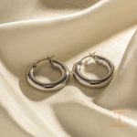 زاویه دیگر گوشواره استیل ضدزنگ آبکاری طلای سفید (رادیوم) برند J&D کد JDE201184-25-S