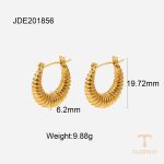 گوشواره حلقه‌ای U شکل استیتمنت از استیل ضدزنگ با آبکاری طلای ۱۸ عیار برند J&D - تصویر 7