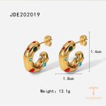 گوشواره حلقه‌ای با نگین زیرکن قرمز از استیل ضدزنگ با آبکاری طلای ۱۸ عیار برند J&D - تصویر 7