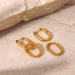 نمای نزدیک گوشواره هاگی آبکاری طلای سفید (رادیوم) برند J&D کد JDE202131