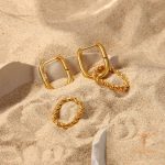 زاویه دیگر گوشواره هاگی استیل ضدزنگ آبکاری طلای سفید (رادیوم) برند J&D کد JDE202131