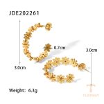 گوشواره حلقه‌ای استیتمنت طرح گل از استیل ضدزنگ با آبکاری طلای ۱۸ عیار برند J&D - تصویر 7
