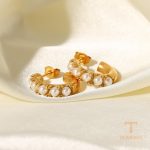 تصویر محصول گوشواره آبکاری طلای ۱۸ عیار نگین‌دار برند J&D کد JDE202199