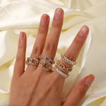 تصویر محصول انگشتر هندسی آبکاری طلای ۱۸ عیار نگین‌دار برند J&D کد JDR201628