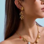 گوشواره استیل ضدزنگ آبکاری طلای ۱۸ عیار نگین‌دار برند J&D کد JDE0112008