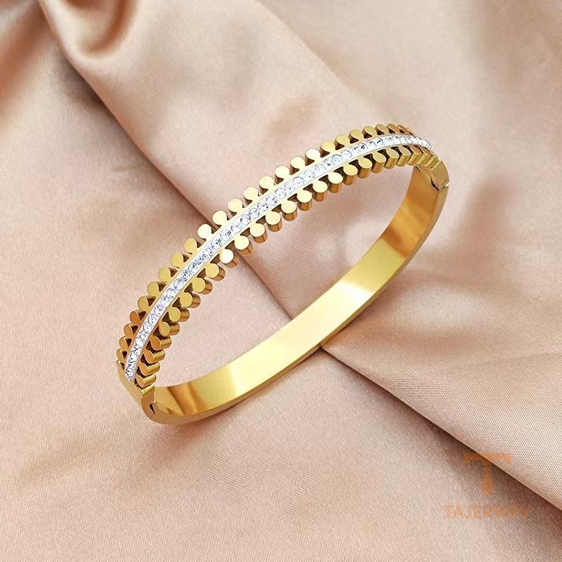 دستبند استیل ضدزنگ آبکاری طلای ۱۸ عیار نگین اتمی برند مایا استون کد B179