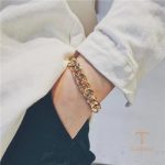 زاویه دیگر دستبند استیل ضدزنگ آبکاری طلای ۱۸ عیار برند مایا استون کد B65