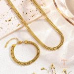 نمای نزدیک دستبند زنجیری آبکاری طلای ۱۸ عیار بدون نگین برند مایا استون کد MAYA-1600915691251