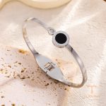 زاویه دیگر النگو استیل ضدزنگ آبکاری طلای ۱۸ عیار برند مایا استون کد MAYA-1600926599357