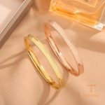 نمای نزدیک دستبند آبکاری طلای ۱۸ عیار بدون نگین برند مایا استون کد MAYA-1601044653247