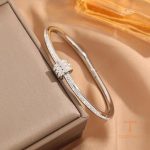 نمای بیشتر دستبند نگین اتمی زنانه کد MAYA-1601046437284