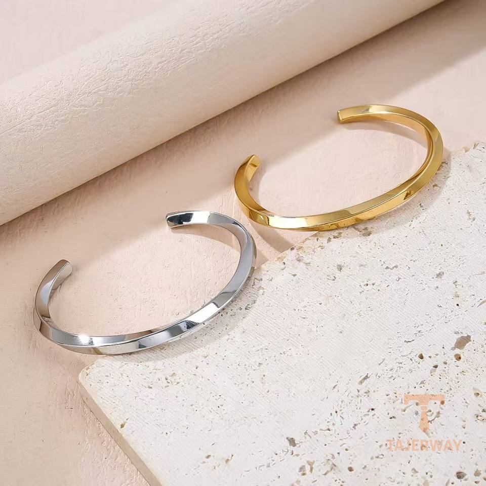 نمای نزدیک النگو آبکاری طلای ۱۸ عیار بدون نگین برند مایا استون کد MAYA-1601276157487