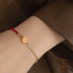 نمای نزدیک دستبند زنجیری آبکاری طلای ۱۸ عیار بدون نگین برند مایا استون کد MAYA-1601026972872