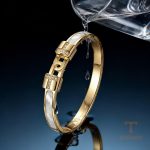 زاویه دیگر النگو استیل ضدزنگ آبکاری طلای ۱۸ عیار برند مایا استون کد B679