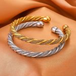 نمای نزدیک دستبند انگشتری آبکاری طلای ۱۸ عیار نگین اتمی برند مایا استون کد B688