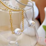 نمای نزدیک دستبند آبکاری طلای ۱۸ عیار مروارید مصنوعی برند مایا استون کد MY024