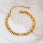 نمای نزدیک دستبند آبکاری طلای ۱۸ عیار نگین‌دار برند مایا استون کد MY072244