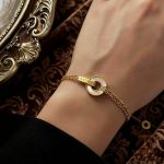 تصویر محصول دستبند طرح حروف آبکاری طلای ۱۸ عیار نگین اتمی برند مایا استون کد MYB2612