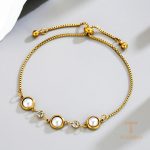 دستبند زنجیری استیل ضدزنگ آبکاری طلای ۱۸ عیار مروارید مصنوعی برند مایا استون کد MYB2617