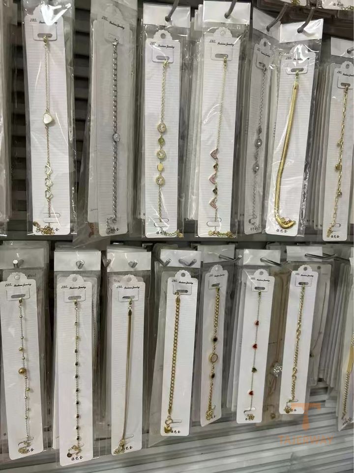 نمای نزدیک دستبند آبکاری طلای سفید (رادیوم) نگیندار برند مایا استون کد MAYA-1600962306795