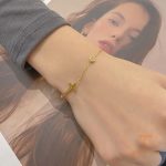 تصویر محصول دستبند طرح صلیب آبکاری طلای ۱۸ عیار نگین اتمی برند مایا استون کد N68