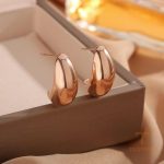 تصویر محصول گوشواره هندسی آبکاری طلای ۱۸ عیار بدون نگین برند مایا استون کد MAYA-1601057774572