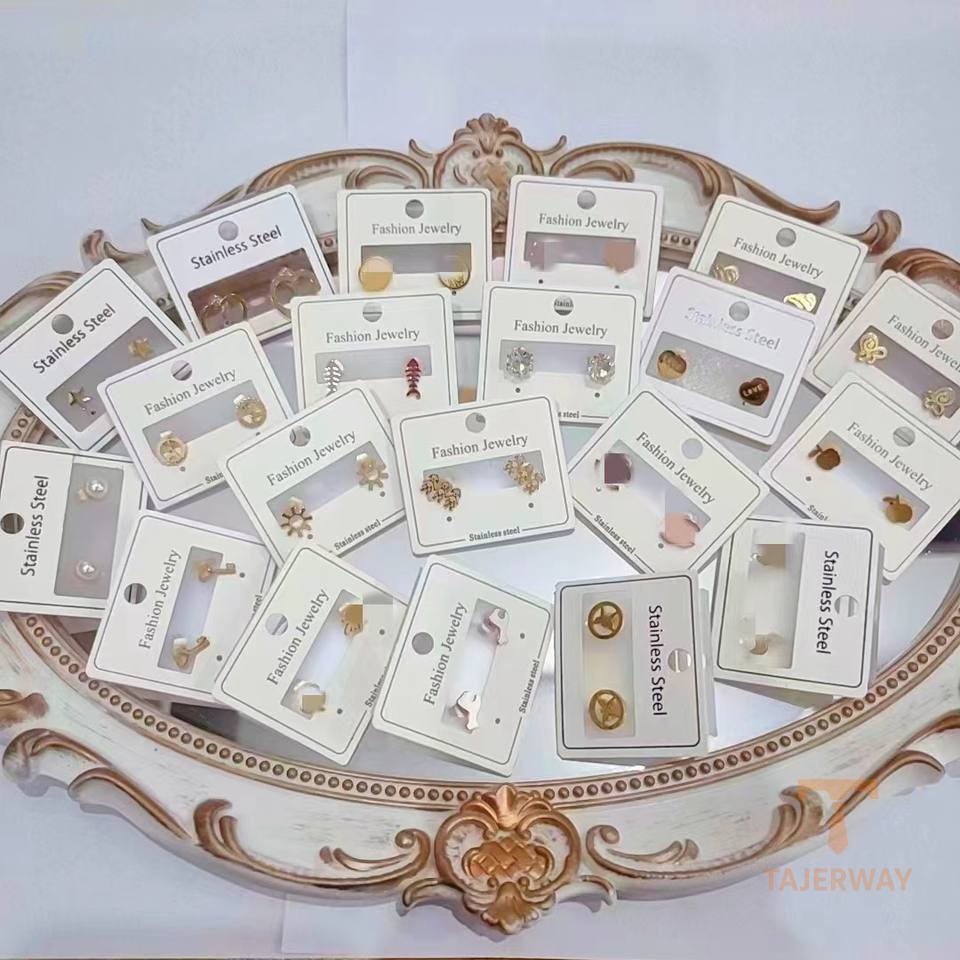 نمای نزدیک گوشواره آبکاری طلای ۱۸ عیار بدون نگین برند مایا استون کد MAYA-1600974129035
