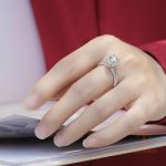 تصویر محصول انگشتر آبکاری طلای سفید (رادیوم) نگین اتمی برند مایا استون کد MAYA-1601077590569