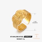 نمای نزدیک انگشتر آبکاری طلای ۱۸ عیار نگین‌دار برند مایا استون کد R1179