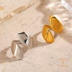 نمای نزدیک انگشتر آبکاری طلای ۱۸ عیار نگین‌دار برند مایا استون کد R1228