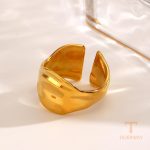 نمای نزدیک انگشتر آبکاری طلای ۱۸ عیار نگین‌دار برند مایا استون کد R1238
