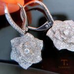 نمای نزدیک گوشواره آبکاری طلای ۱۸ عیار نگین اتمی برند مایا استون کد MY0019
